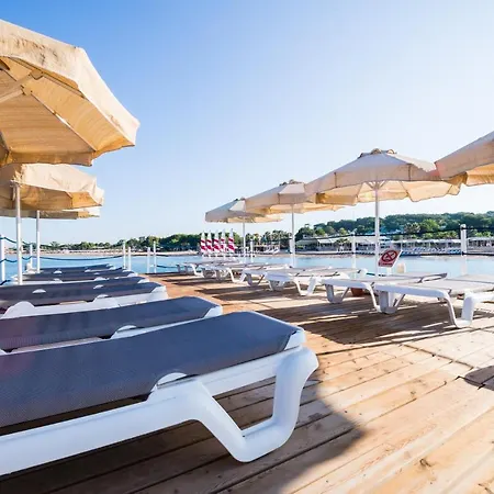 Robinson Pamfilya Side