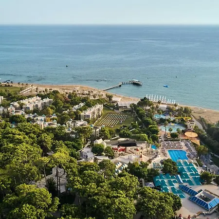 Robinson Pamfilya Ośrodek wypoczynkowy 4*