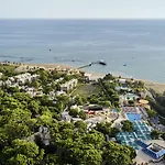 Θέρετρο Robinson Pamfilya 4*